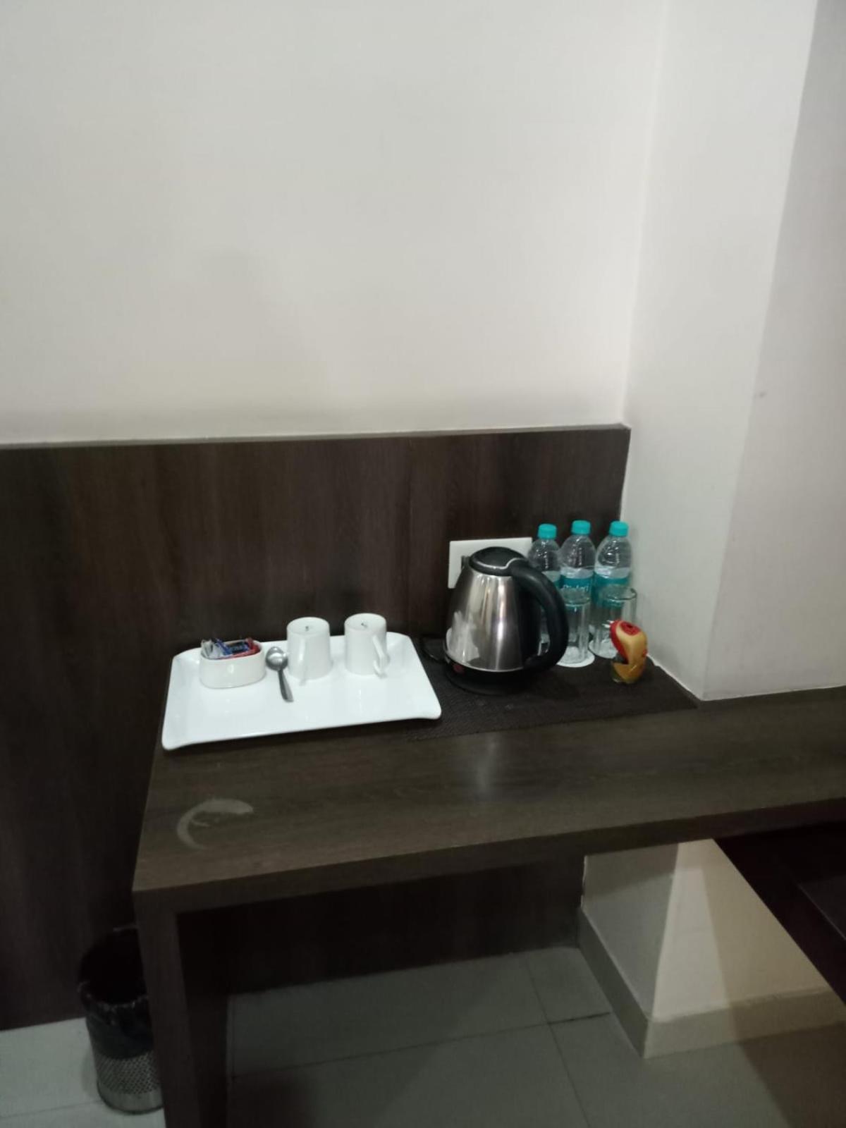 The Contour Hotel Guwahati Exterior foto